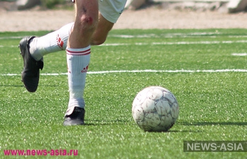 Футболист из Таджикистана потерял сознание во время футбольного матча