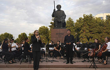 Первый концерт под открытым небом: в столице прошел вечер классической музыки